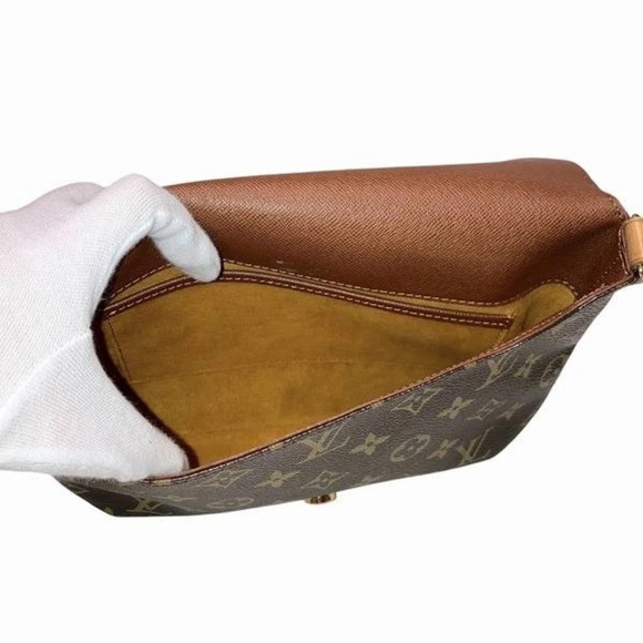 Louis Vuitton Musette Tango - Picture 5 of 7